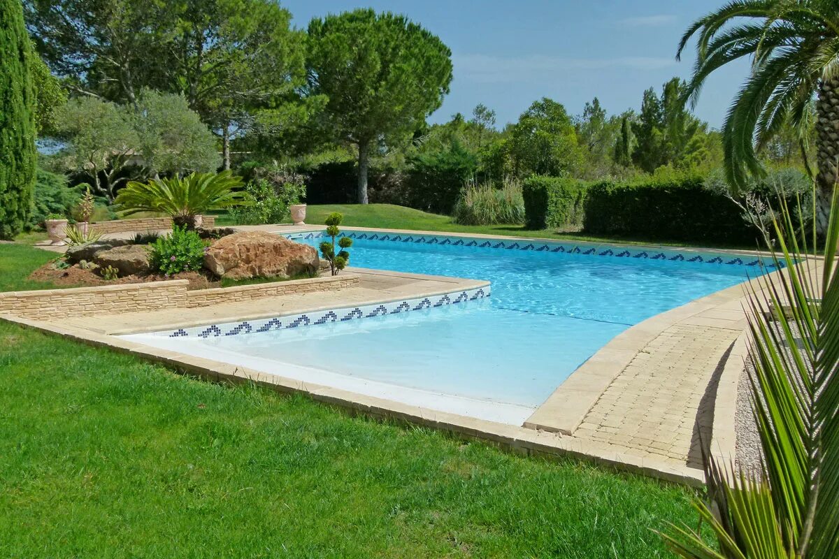 Large pool. The longest pool.