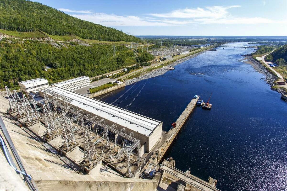 Водохранилища особенности. Плотина Зейской ГЭС. ГЭС на реке Зея. Зейская ГЭС стройка. ГЭС дальнего Востока.