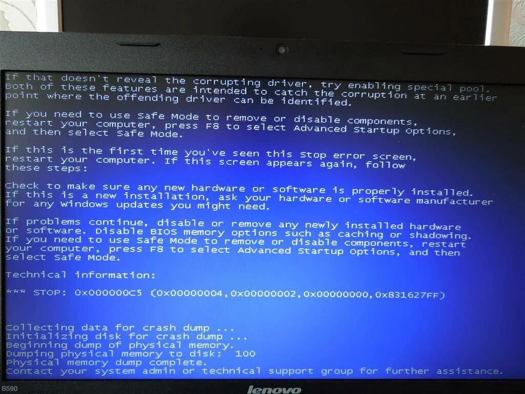 Синий экран. Экран смерти на ноутбуке. Синий экран на ноутбуке. Синий экран смерти на ноуте. Ошибка ноутбука синий экран