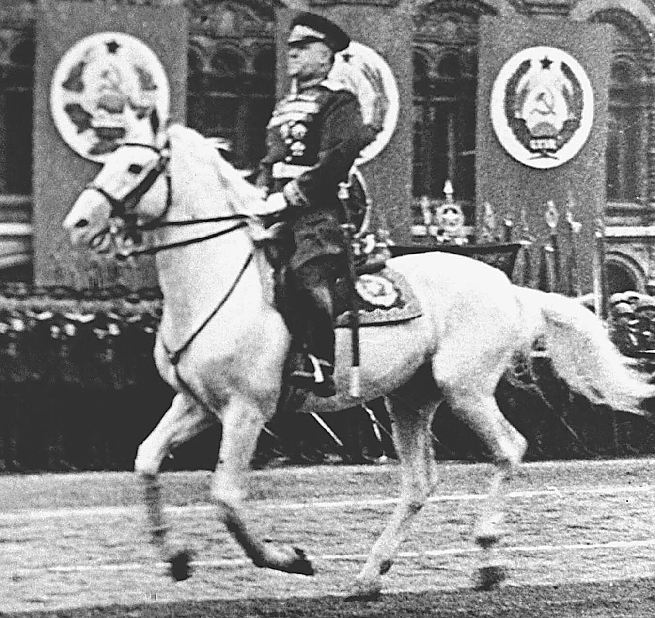 Жуков на параде Победы 1945.