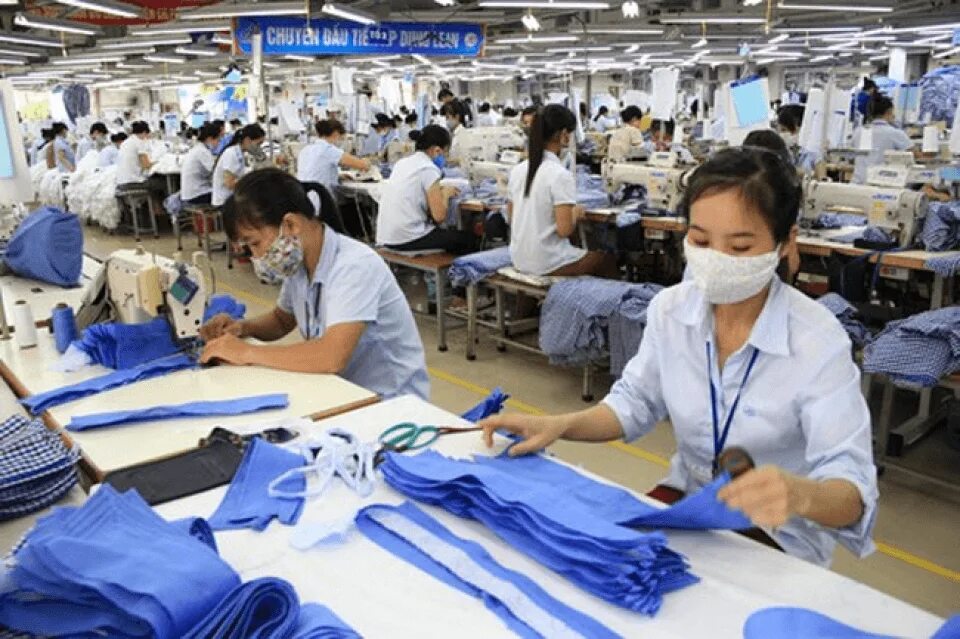 Quality garment. Control одежда. Проверка качества ткани. Пакистан швейные фабрики. Контроль качества мужской одежды.