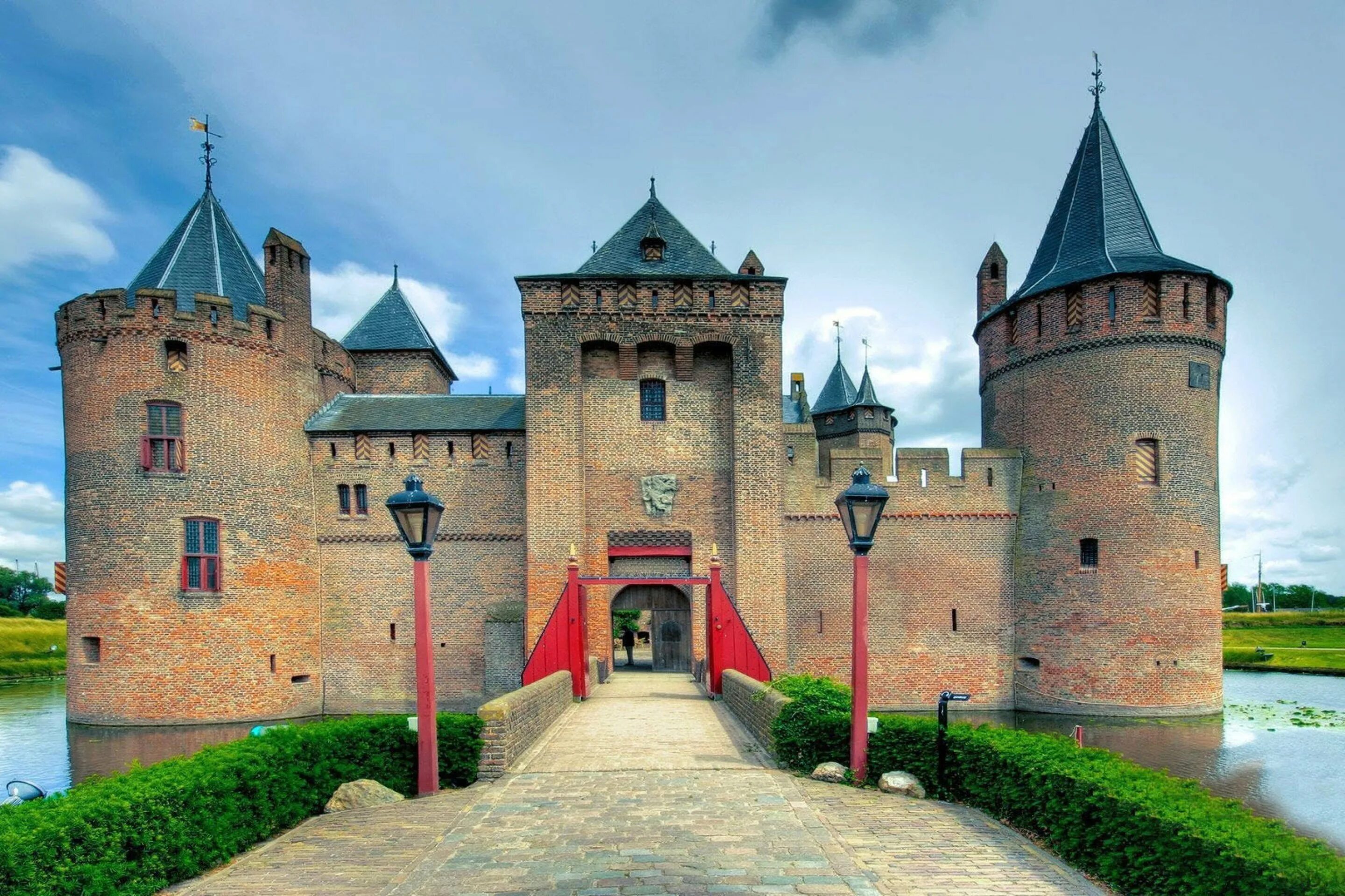 Замок мёйдерслот. Мейдерслот замок Голландия. Замок феодала. Рыцарские замки средневековья.