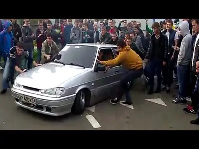 Машина с матом. Властвовать и доминировать. Бмв мерседес тойота прикол. Машина унижения. Отомстила на машине.