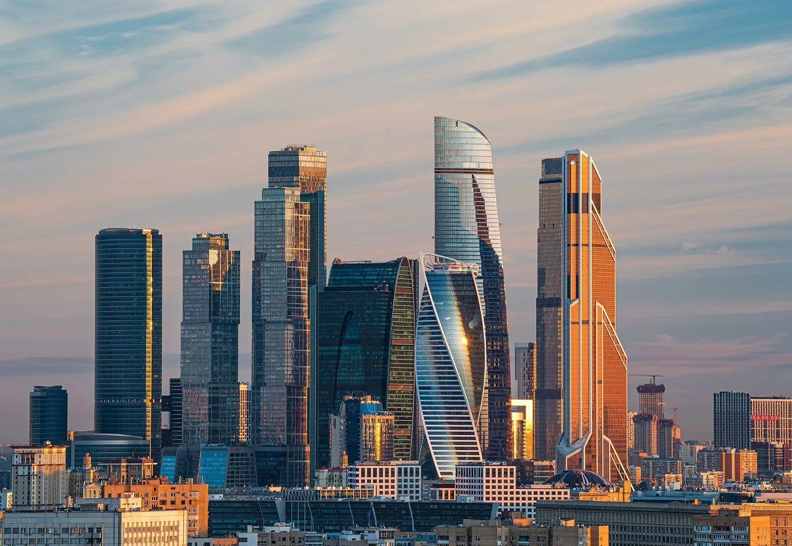 Башня в центре города. Москоу сити башни. здания москоу сити. башня федерация москоу сити. небоскрёбы ммдц «москва-сити».