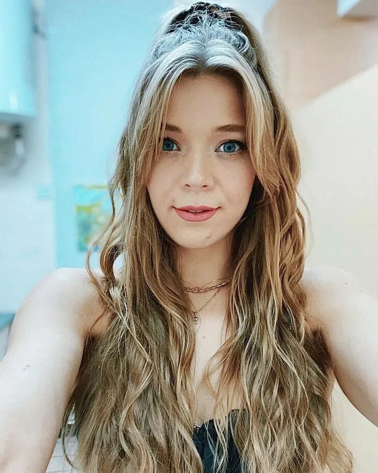 Бекки хилл. Бекки Хилл фото. Singer Becky Hill. Бекки Хилл Британская певица.