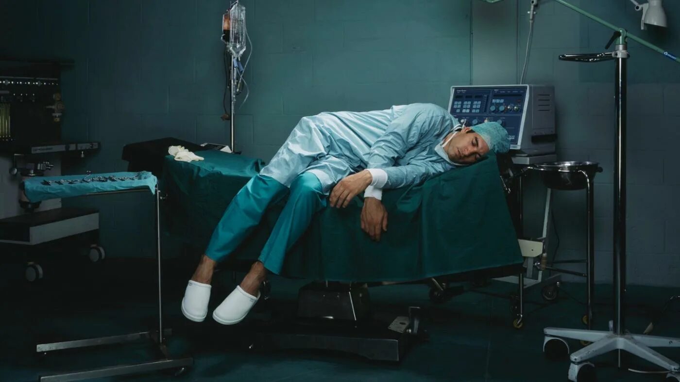 Общение с врачом. Врач обучает пациента. Консультация гастроэнтеролога. Врачей заставить работать. Медицинский работник.