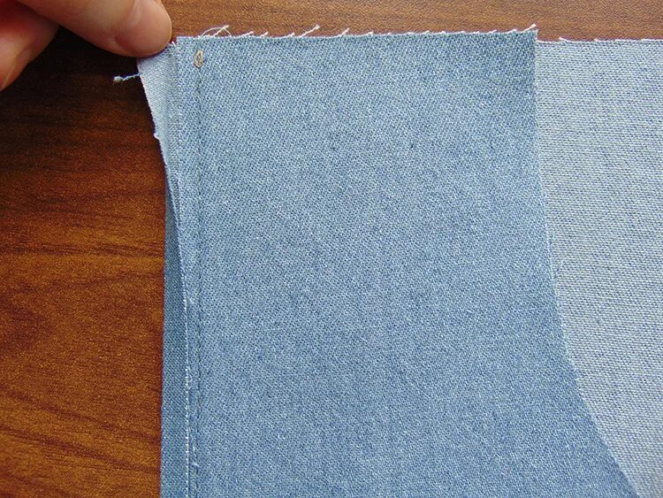 лапка для подшивки джинсов. шов на джинсах. как прошить толстый шов на джинсах на бытовой швейной машинке. подшивание джинсов. шов для подгиба джинсов.