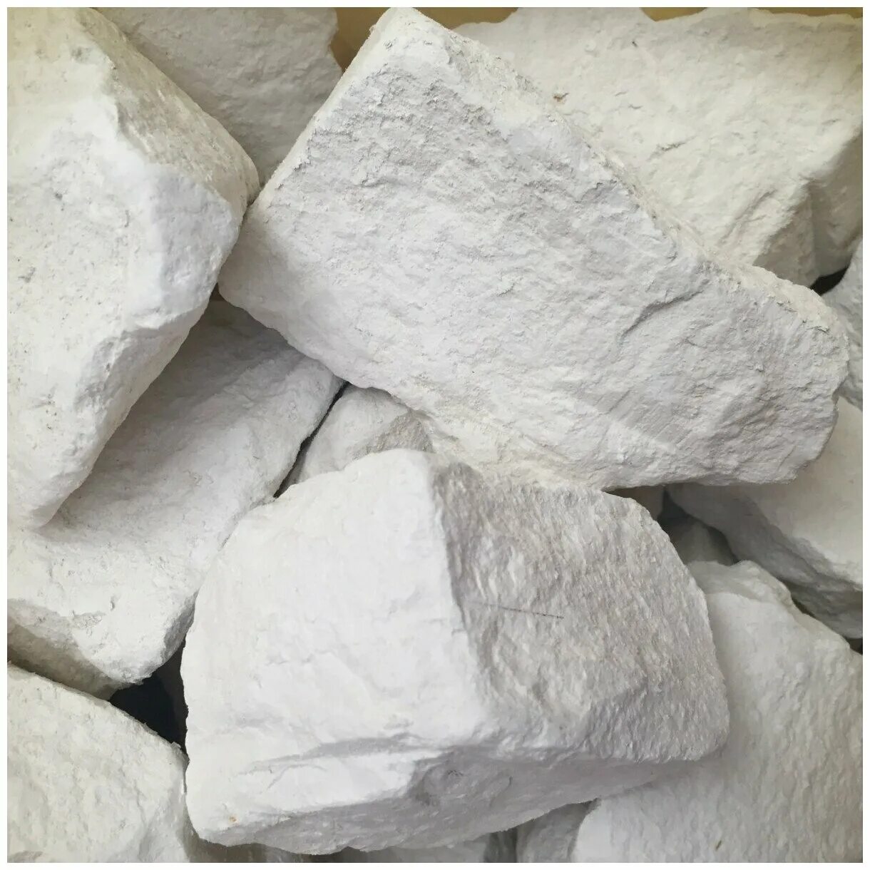 Мел. Дебора фалабелла в сериале клон. Мел пищевой. Отходы асбоцемента в кусковой форме. Мел природный.