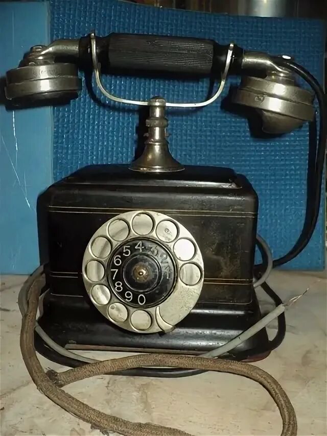 Двойным первое домашнее первый. Телефонный аппарат спектр та-1146. Раритетный телефонный аппарат. Старинный телефон. Советский домашний телефон.