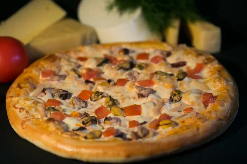 Пицца Кентукки. Пицца итальяно. Пицца итальяно с сыром. Итальянская пицца Махачкала. Итальяно сысерть