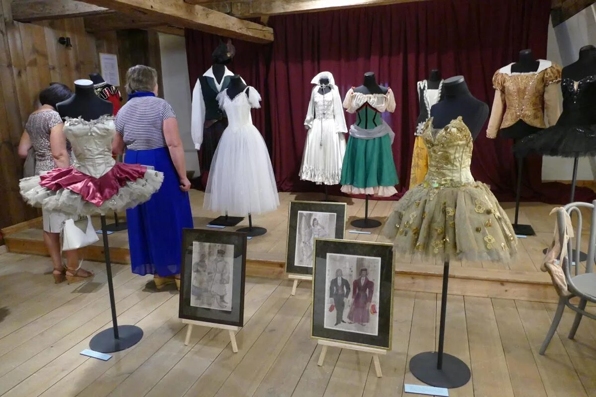 исторические театральные костюмы. надежда петровна ламанова костюмы для театра. пошив театральных костюмов. пошив театральных костюмов. театральный сценический костюм.