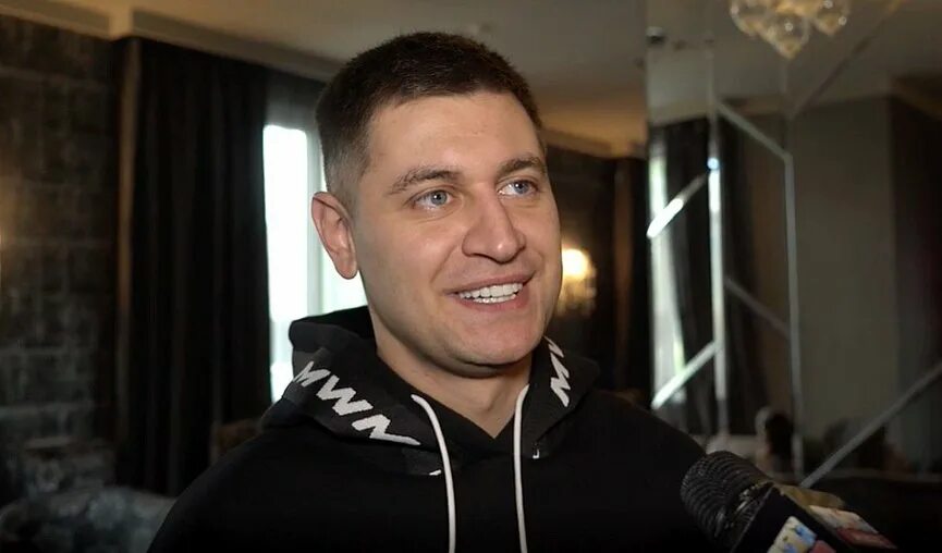 Песня исполнителя дав. Певца даву. dava артист. дава фото. певец дава год рождения.