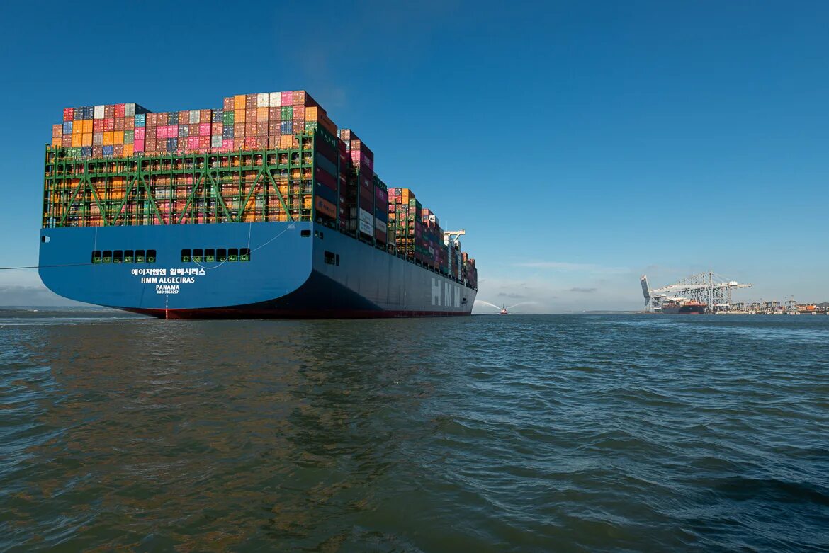 Где находится грузовое судно. Контейнеровоз hmm algeciras. hmm algeciras судно. контейнеровоз «robert» фидерной линии hyundai merchant marine.. контейнеровоз &quot;hmm algeciras&quot; характеристики.