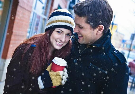 Зимняя фотосессия на улице. Зимнее свидание. Невеста зимой. Куда можно сходить на свидание зимой. Фотосессия зимой.