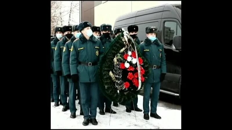 Видео прощания с погибшими. Похороны красноярских пожарных. Прощание с пожарными в пожарной части. Церемония прощания пожарных Тальменка. Прощание с погибшими пожарными в Мияках.