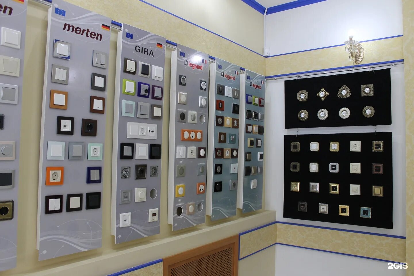 магазин электрики рязань. стеллаж электрика. магазин электрики. электротовары. сеть магазинов апельсин рязань.