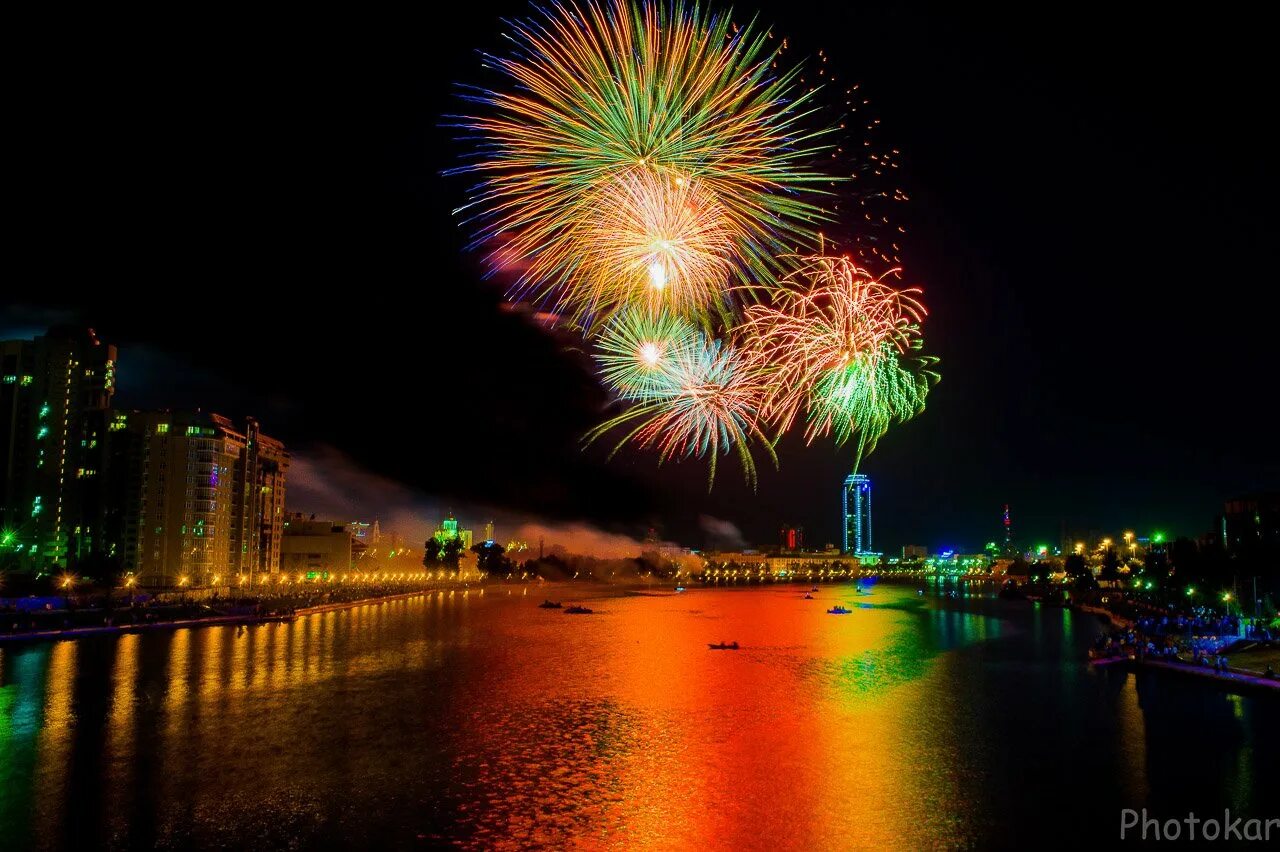 Праздник екб. Большой праздник. Екб праздник. Екб праздник. День города екб екб.