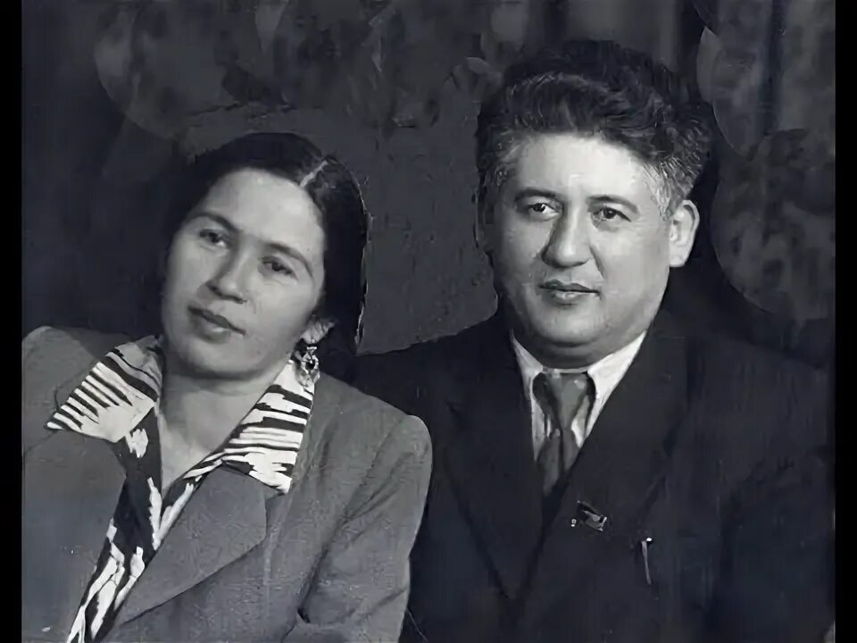 Герой таджикистана мирзо турсунзода. Мирзо турсун-заде. Мирзо турсунзода портрет. Бободжан гафурович гафуров. Мирзо турсун-заде.