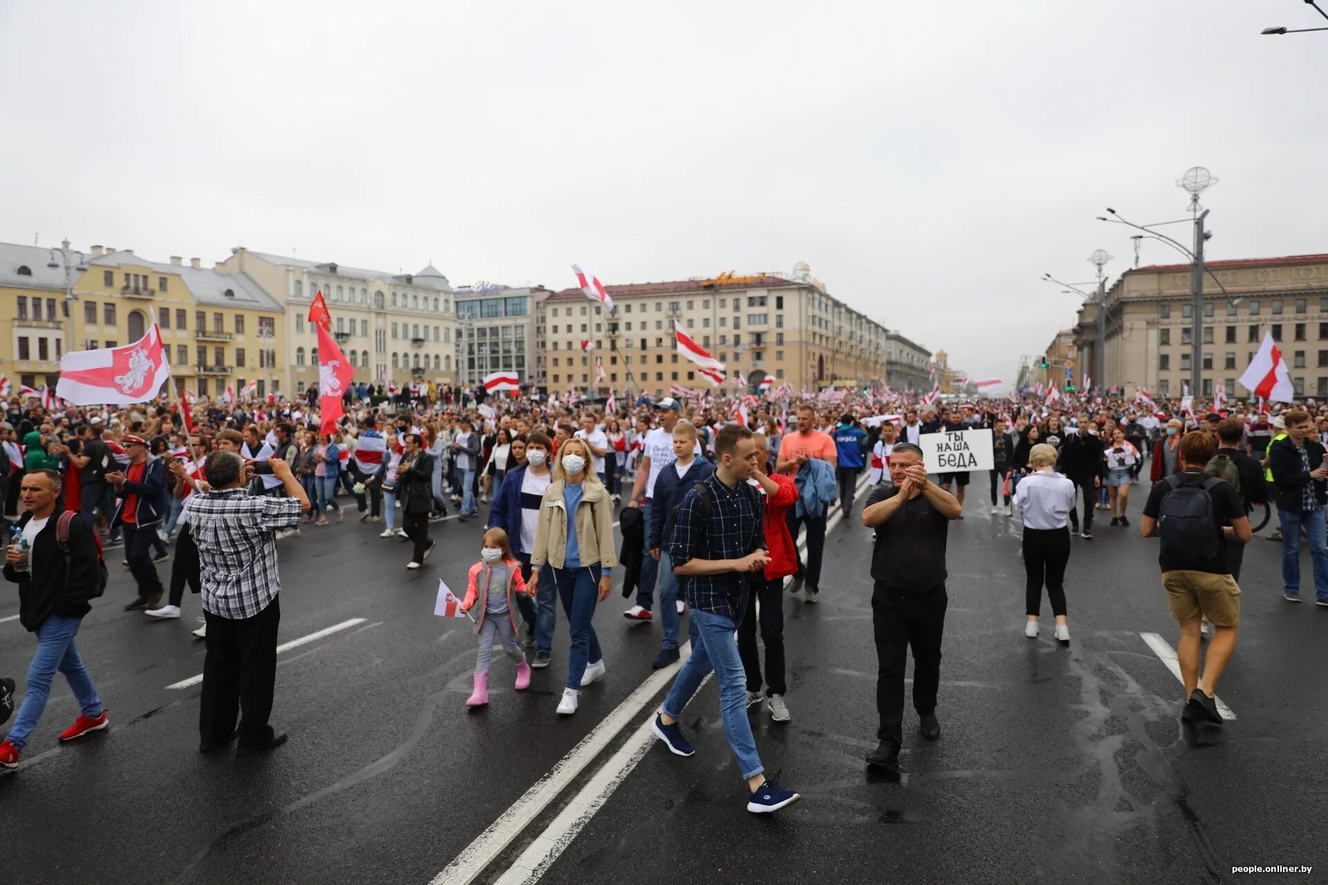 Почему сегодня в минске. Минск люди. Минск сейчас. Площадь независимости 23 Минск. Onliner протесты в Беларуси.