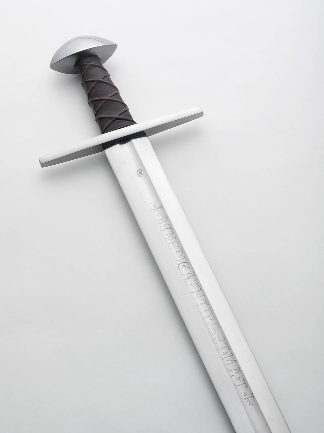 Одноручный романский меч. Романский меч. Романский меч 13 век. Романский меч. Романский меч.