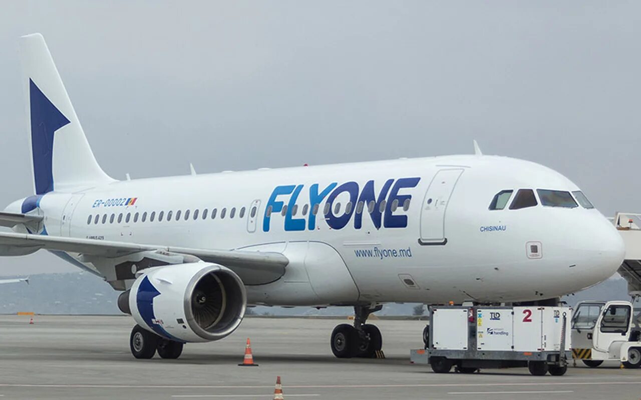 Флайоне. Fly one a320. Аэробус а320 Fly one. Flyone авиакомпания армянская. Flyone Кишинев.