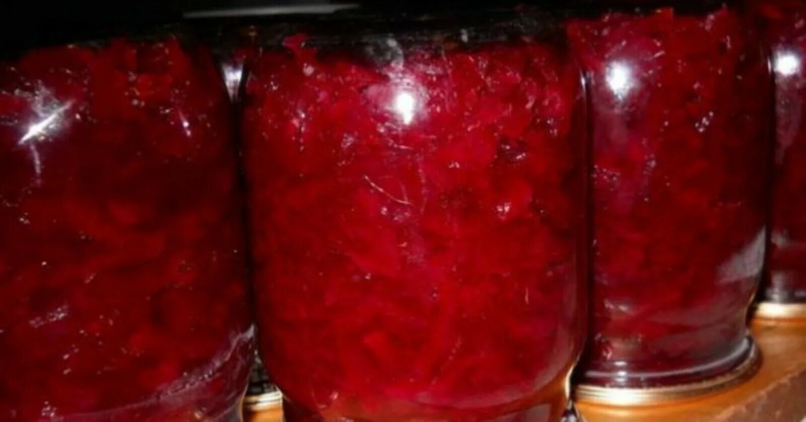 Заготовки из свеклы. Свекольная ботва на зиму в банках. Закуска из свеклы на зиму. Икра из свёклы на зиму в банках. Икра из свёклы в банке.