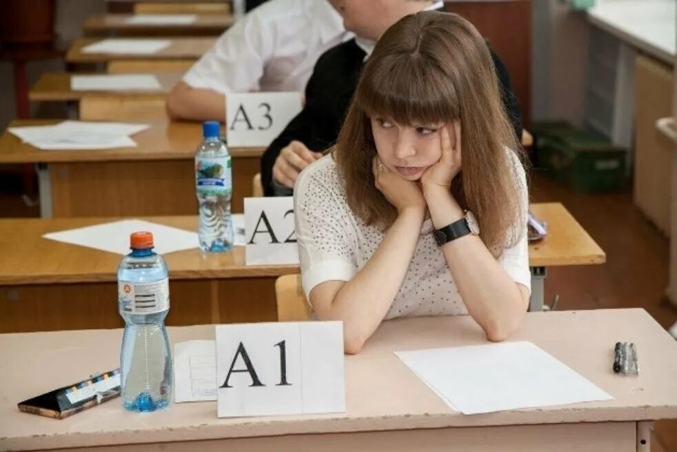 В какой одежде сдают огэ. Экзамен огэ. экзамен 11 класс. экзамены в 9 классе. экзамен сдан.