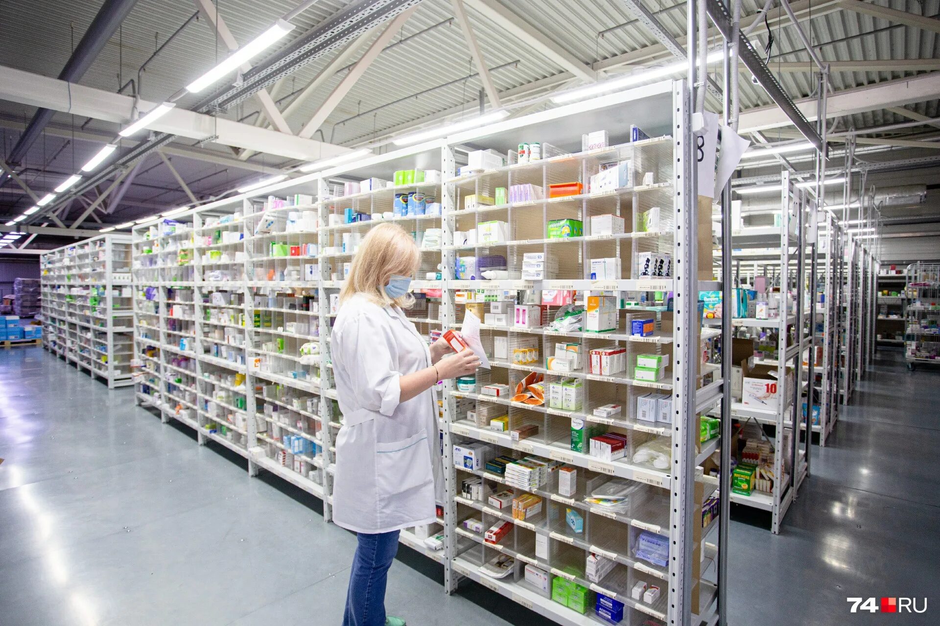 Склад лекарственных средств. Склад фармация. Склад для хранения лекарственных препаратов. Склад медикаментов. Склад медикаментов.