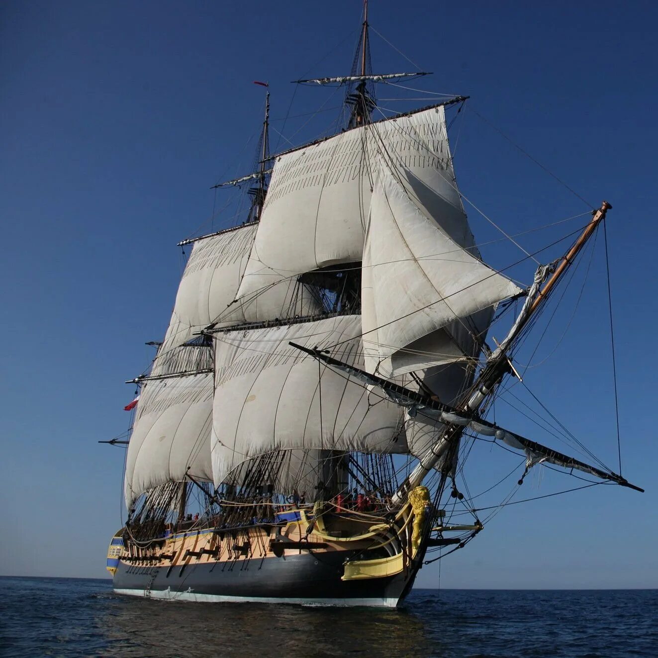 Фрегат корабль парусный. Баркентина корабль парусный. Парусник фрегат. Паллада корабль владивосток. Фрегат каравелла бриг корвет клипер.