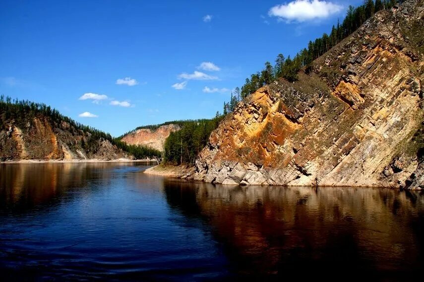 Речка лена усть- кут. Жизнь на лене. Река лена байкал. Озеро река лена. Ленские столбы теплоход якутск.