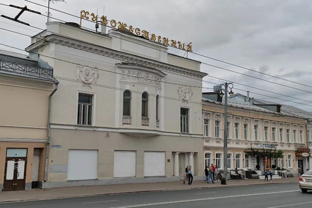 Кинотеатр художественный ульяновск. Кинотеатр художественный москва. художественный кинотеатр фойе.