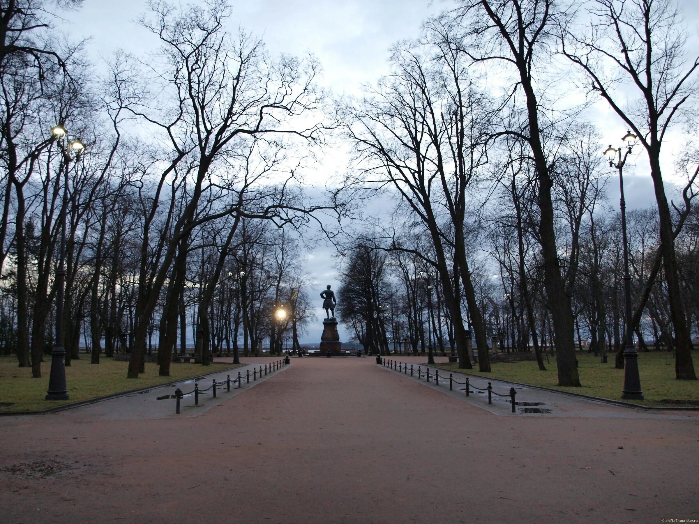 Петровский парк Кронштадт. Петровский парк Кронштадт зимой. Кронштадт Петровский парк набережная. Парк Кирова Кронштадт. Петровский парк сайт парка