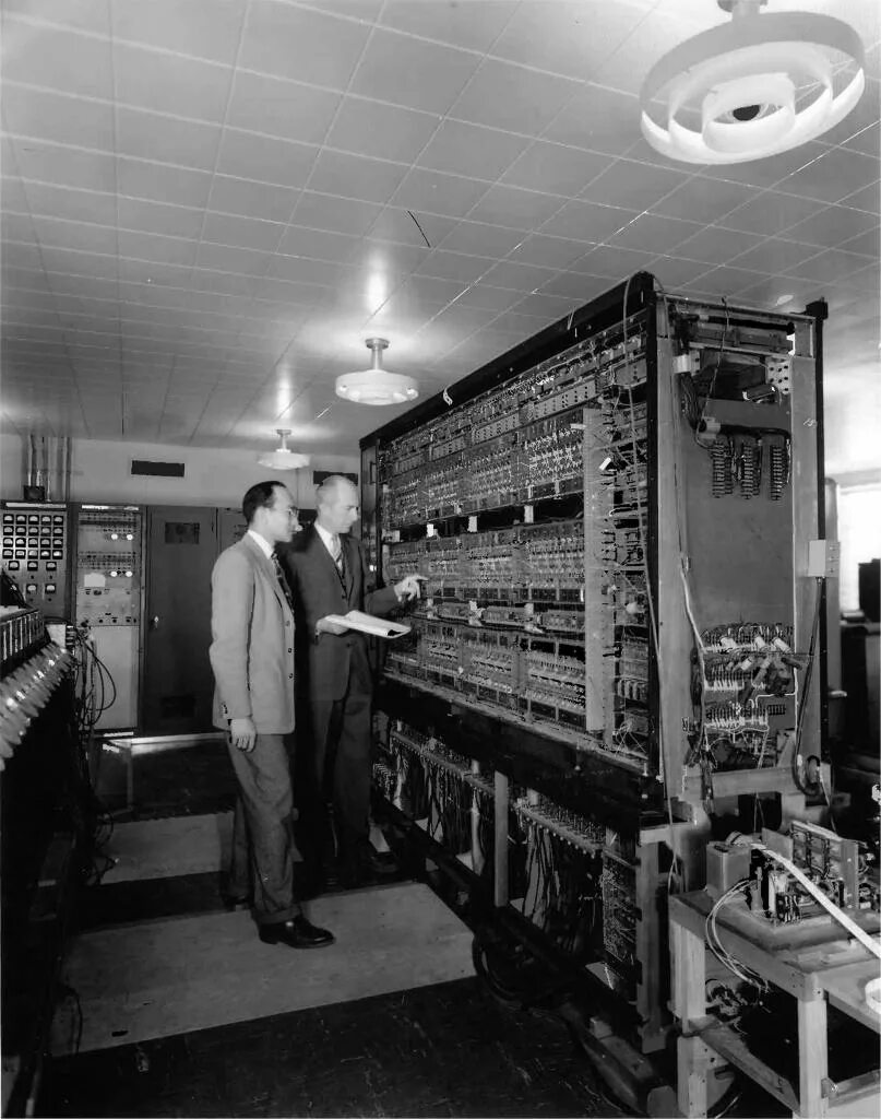 Эвм первого поколения эниак. Создание первых компьютеров. Создание самого 1. Эвм эниак. Появление первого компьютера.