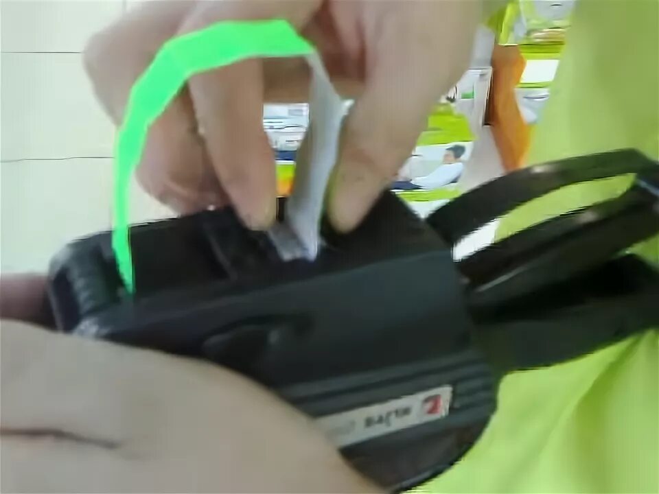 Как заправить ценник. Этикет пистолет asmar ar-5500. заправка этикет пистолета brauberg. этикет пистолет mx h813 заправка. как зарядить ленту в пистолет для ценников.