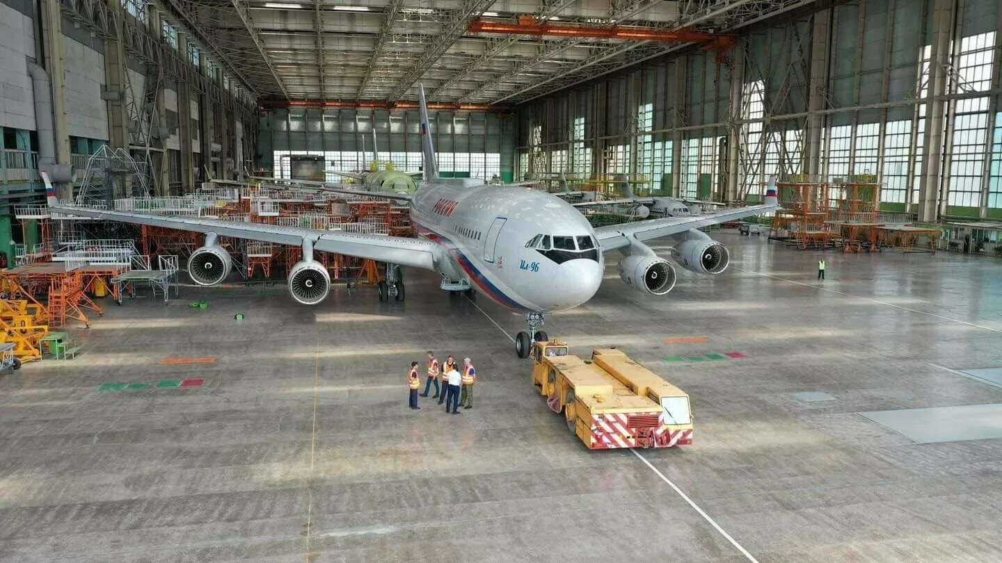 Военно-транспортные ил-76мд-90а. Самолёт ил-76мд-90а. Ульяновский авиационный завод. Самолёт ил-496. Ил 96 васо воронеж.
