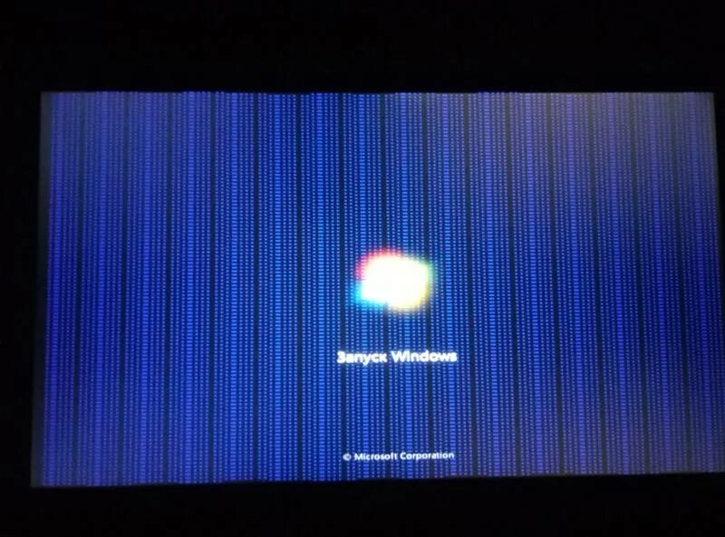 Артефакты видеокарты. При загрузке Windows полосы на экране. Артефакты видеокарты полосы. Синие полосы на экране. Полосы на экране при включении