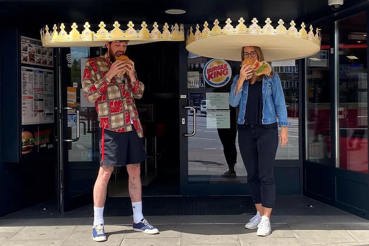 Бургер кинг сколько корон. Бургер кинг германия. burger king корона. burger king в германии. бургер кинг фото.
