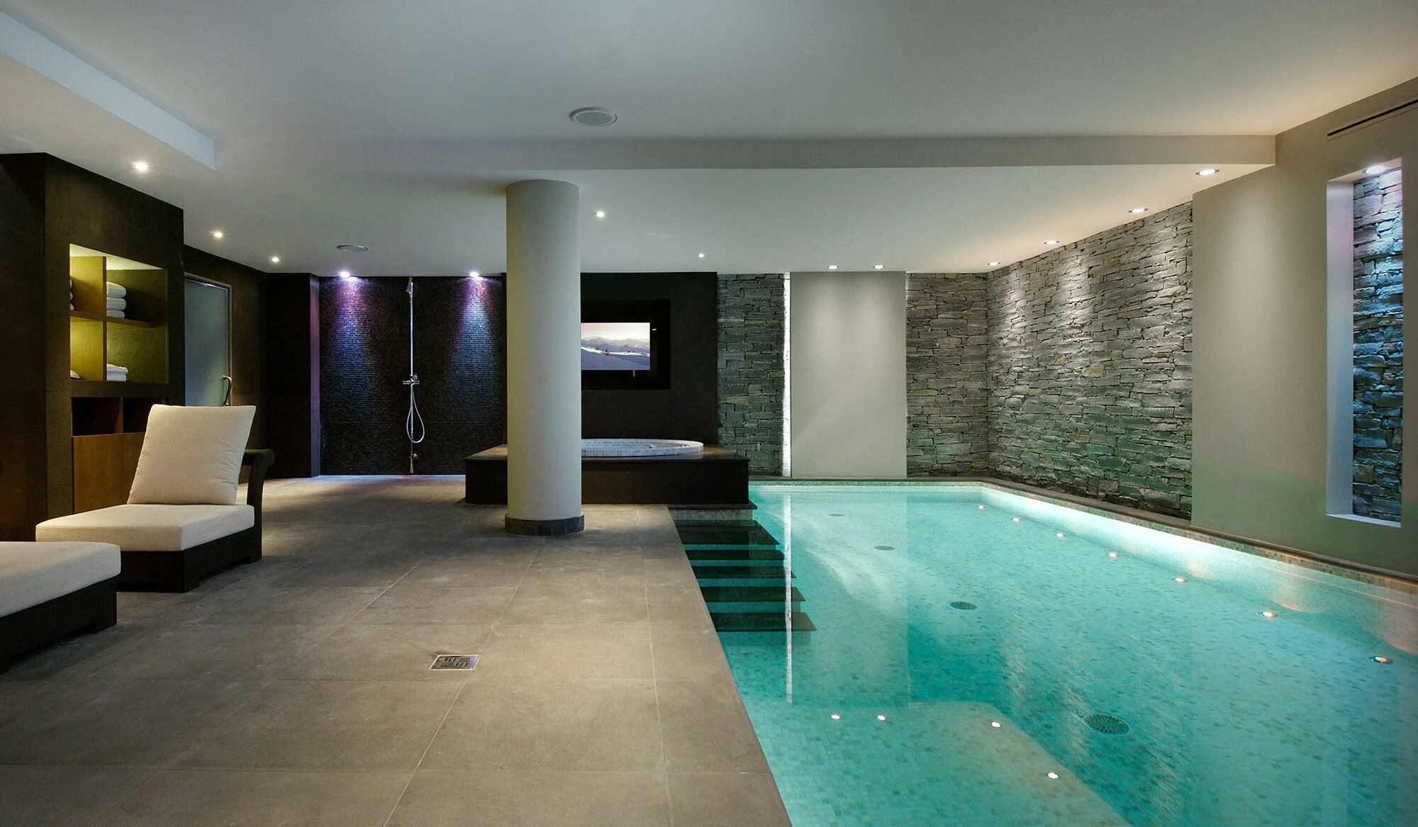 Бассейн в доме. Бассейн в доме. Цокольный этаж с бассейном. Бассейн цоколь. Освещение в помещении с бассейном.