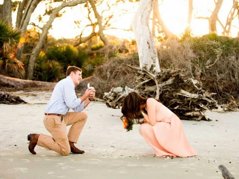 Парень делает предложение. Фотосессия в париже. Мужчина делает предложение. Мужчина делает предложение. Девушка делает предложение парню.