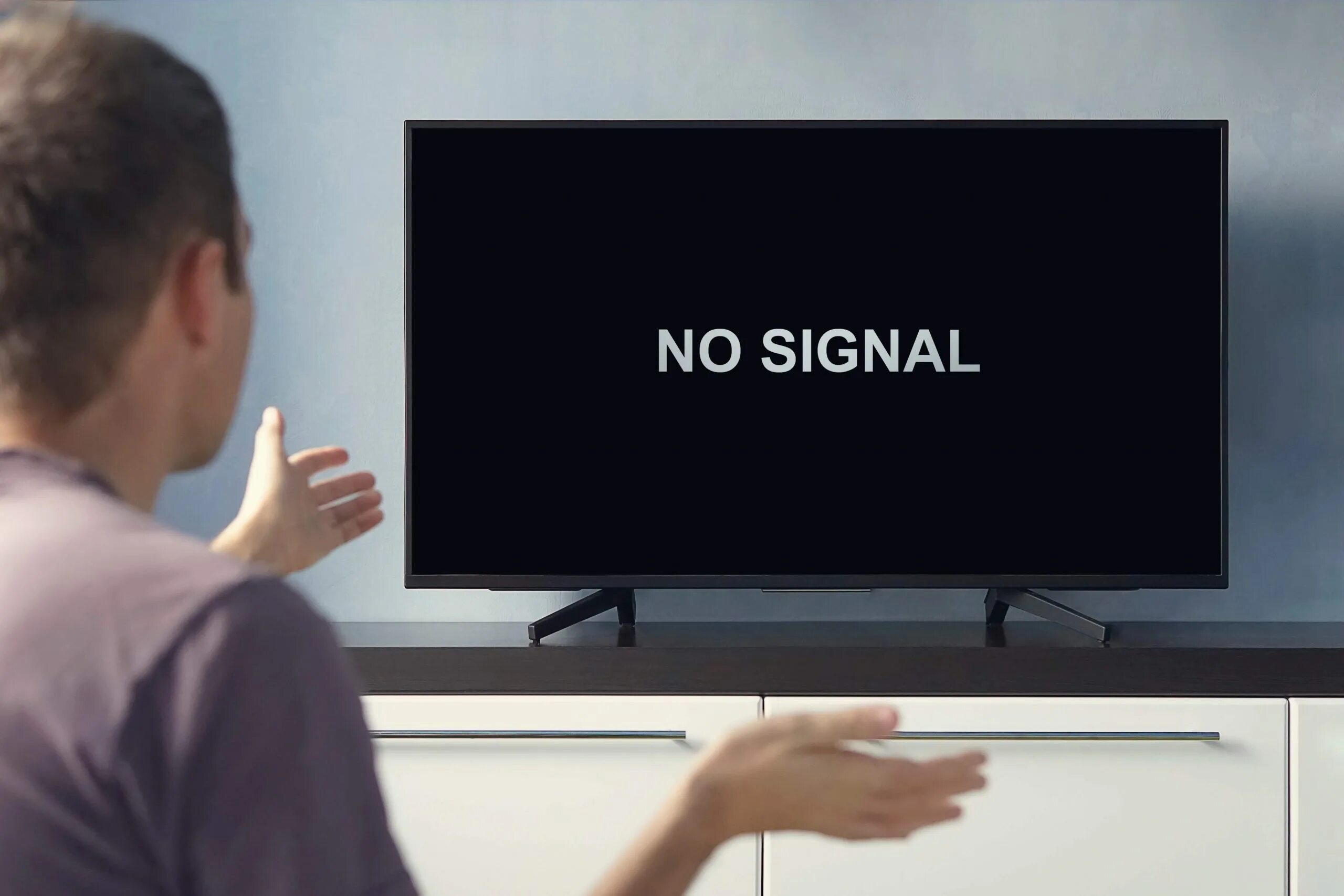 Экран телевизора без сигнала. Check signal cable монитор самсунг. Возрастные ухудшения работы плазменного телевизора фото. Wifi region samsung. Apple tv и монитор.