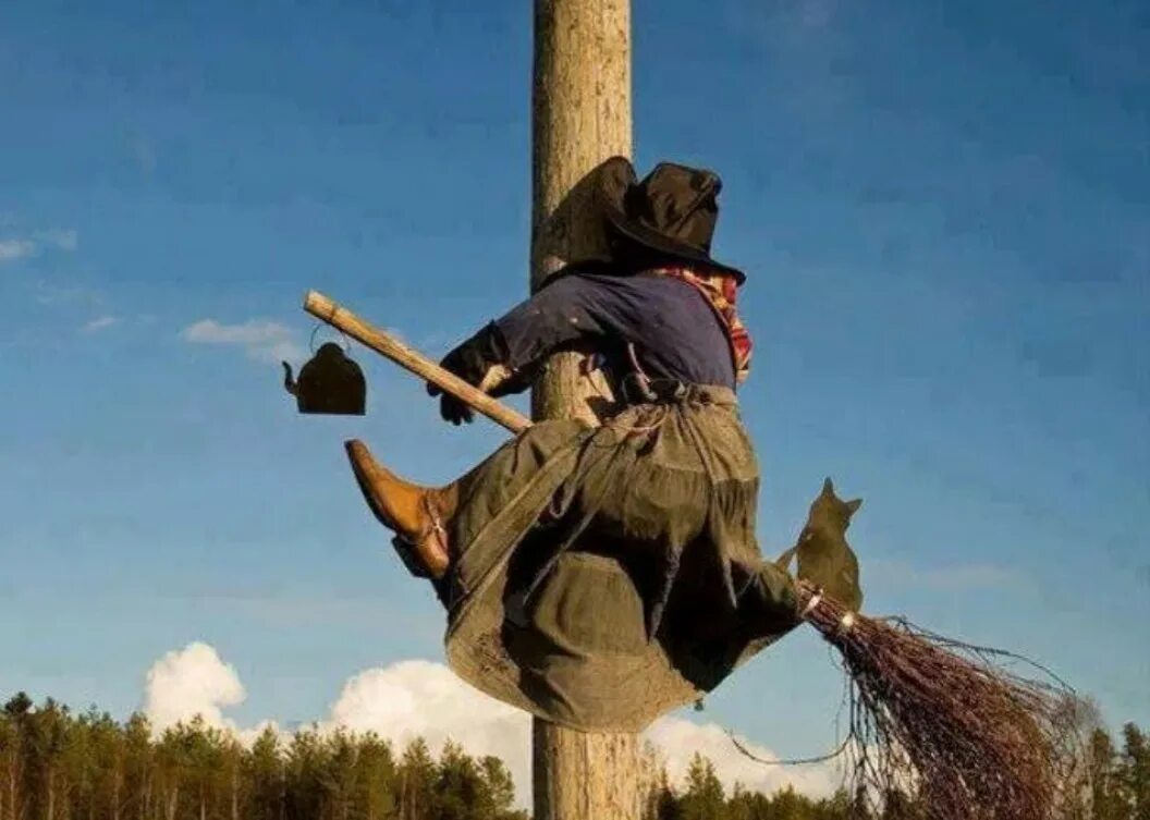 Верхом на метле. Яга на метле фото. Яга на метле фото. Лечу на метле. Тетка на метле.