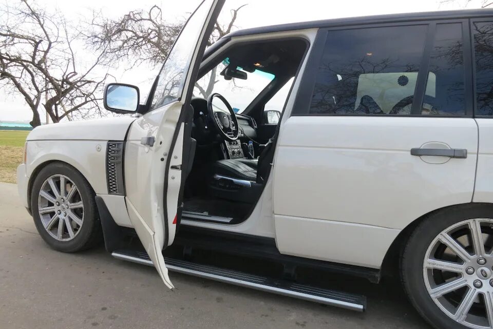 Двери range. Дверь range rover. ленд ровер range rover открытая дверь. range rover 2008 с открытой дверью. дверь range rover sport.