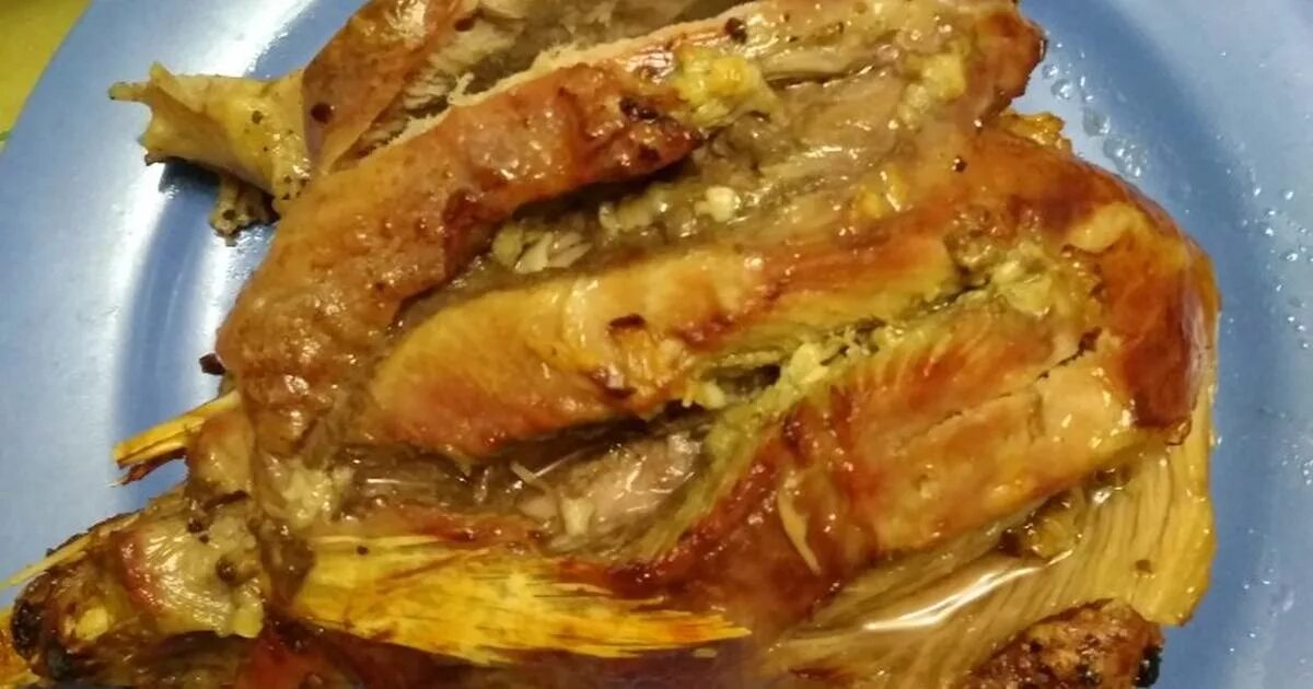 Рецепт индейку в духовке кусок. Индейка кусочками в духовке. кусок индейки в духовке. индейка кусочки в духовке сочная. запечь индейку в духовке кусочками.