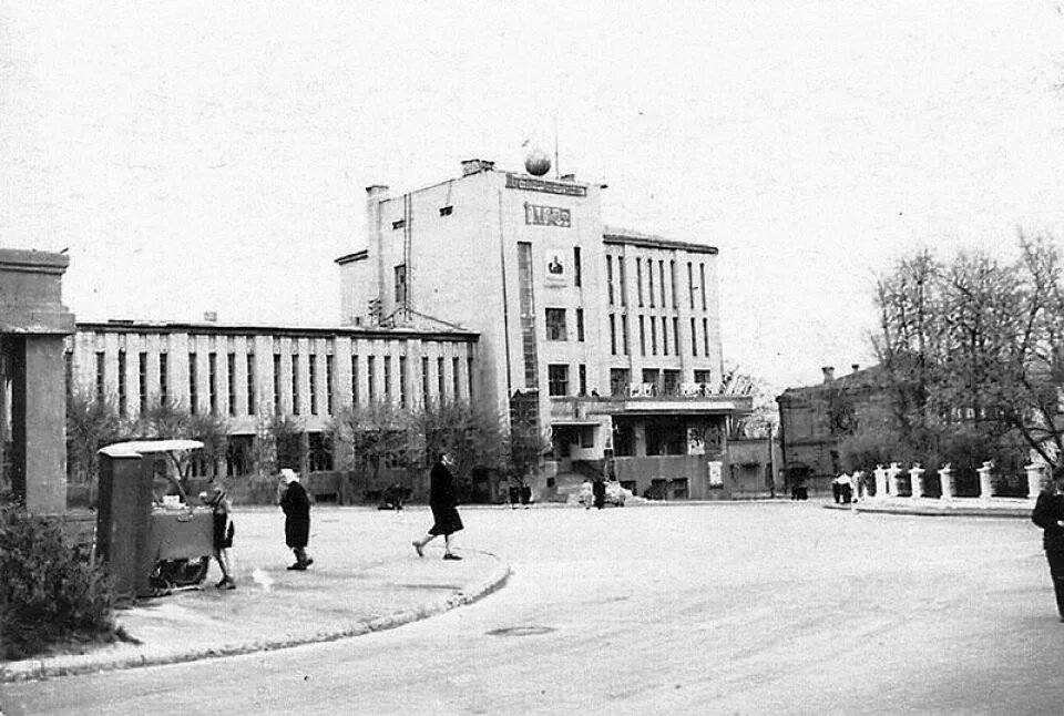 File:Брянск, проспект Ленина, 43.jpg - Wikimedia Commons
