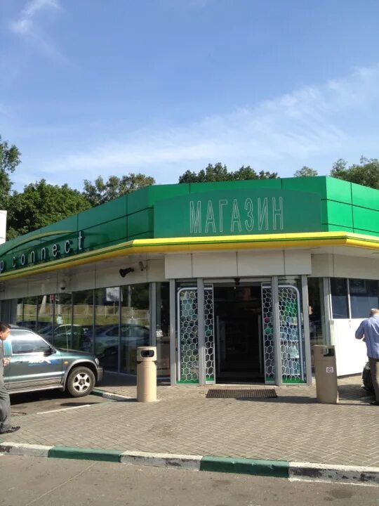 Заправка пивной магазин. Кафе заправка псков. Проспект строителей 6 барнаул. Азс трасса кафе. Заправка барнаул.