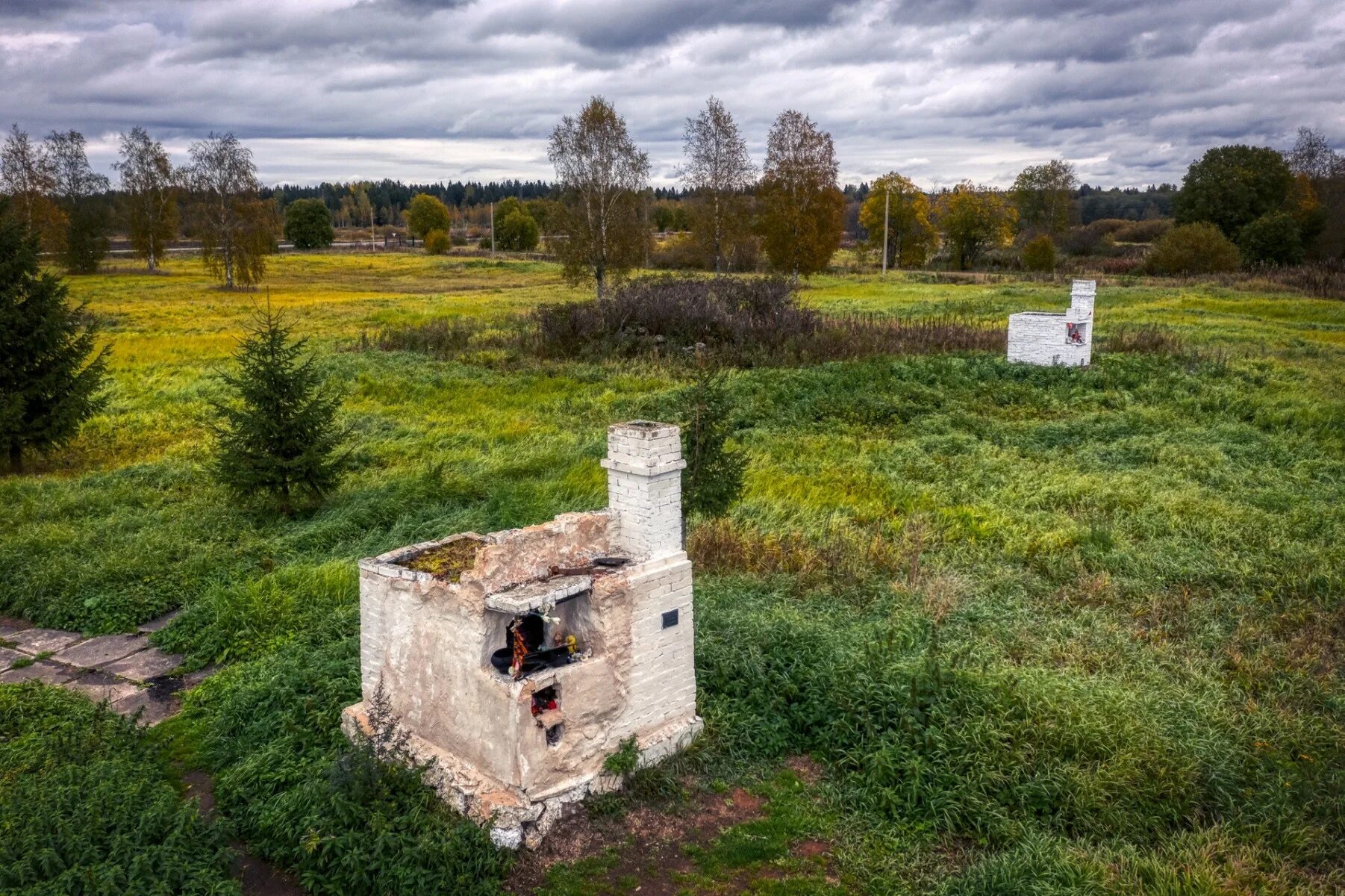 Где стоит деревня. Большое заречье ленинградская область мемориал. ленинградская хатынь деревня большое заречье. деревня заречье ленинградская область. деревня большое заречье волосовского района.