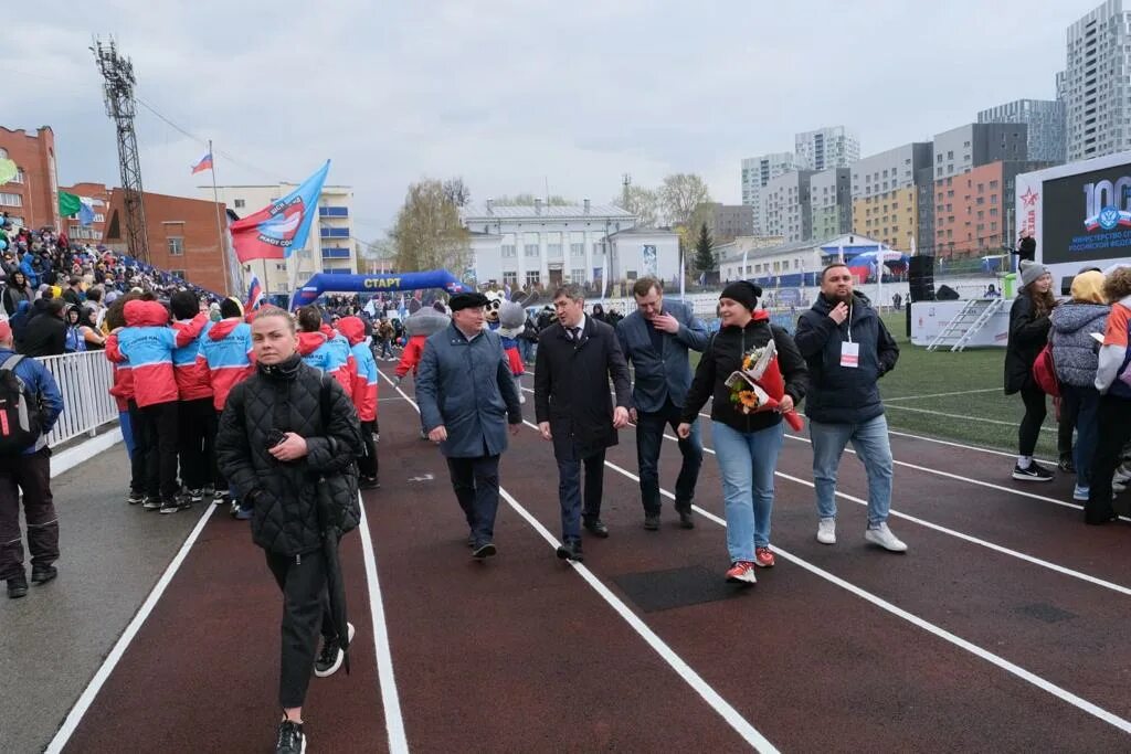 Новости газеты звезда. Эстафета звезда Пермь. Легкоатлетическая эстафета. Легкая атлетика эстафета. Эстафета Дзержинец Пермь.