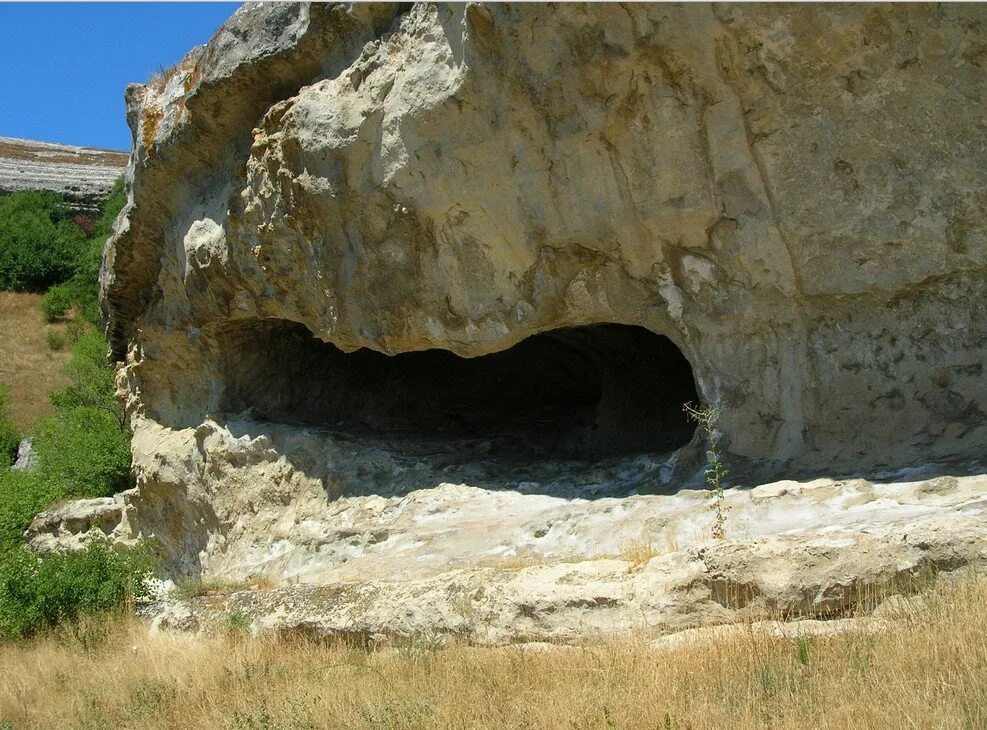 Бакла крым. Пещерный город Бакла. Бакла Скалистое. Пещерный город Бакла фото. Бакла пещерный город в Крыму.