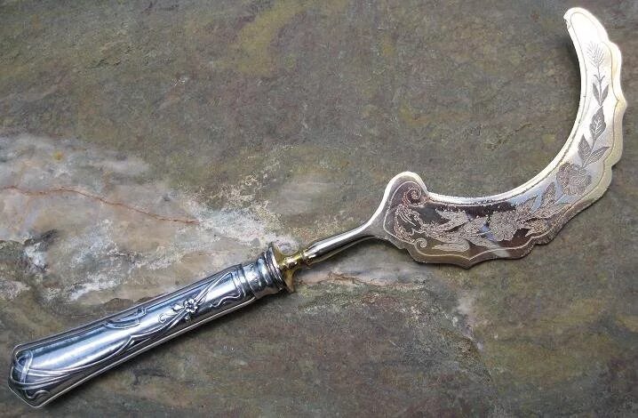 Старинный серебряный нож. Магический серп. Серебром серпа.