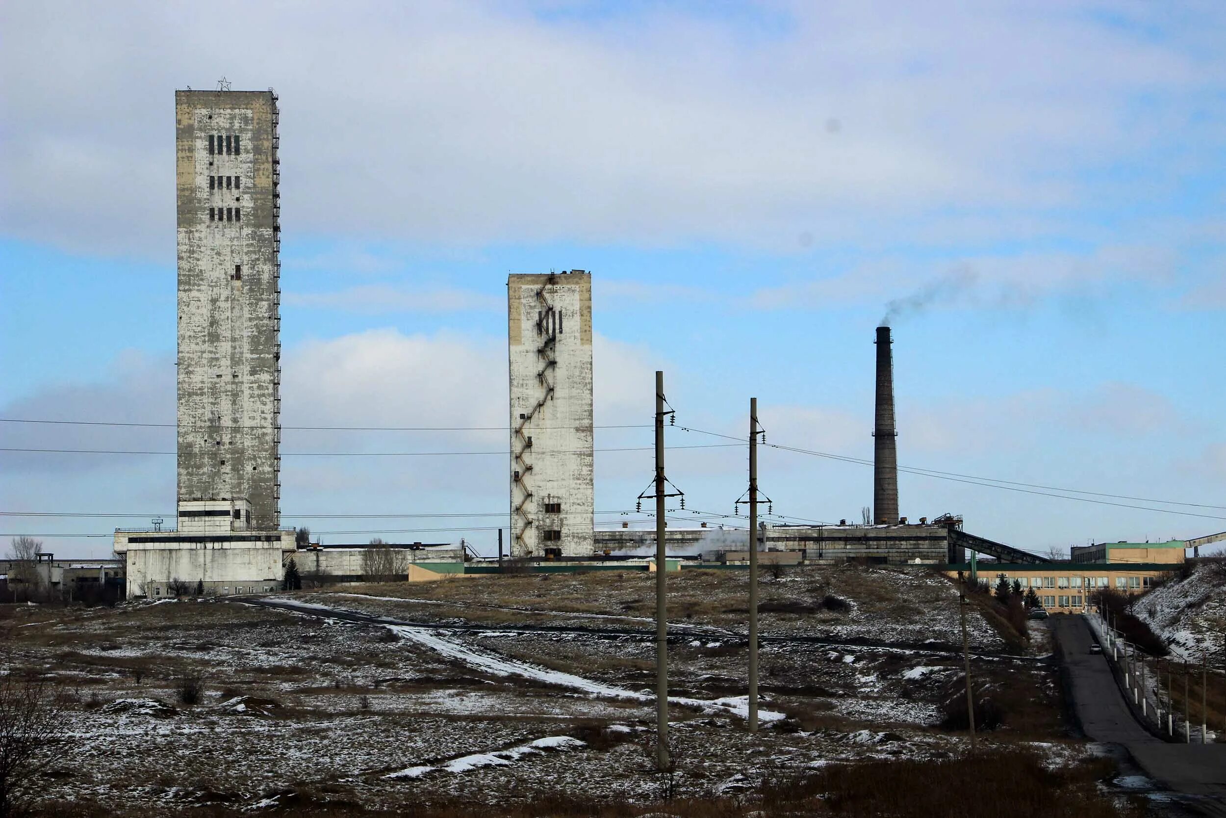 видео шахтерска. шахтёрск нефтебаза пожар. нефтебаза шахтерск. пожар фото. город шахтерск донбасс.